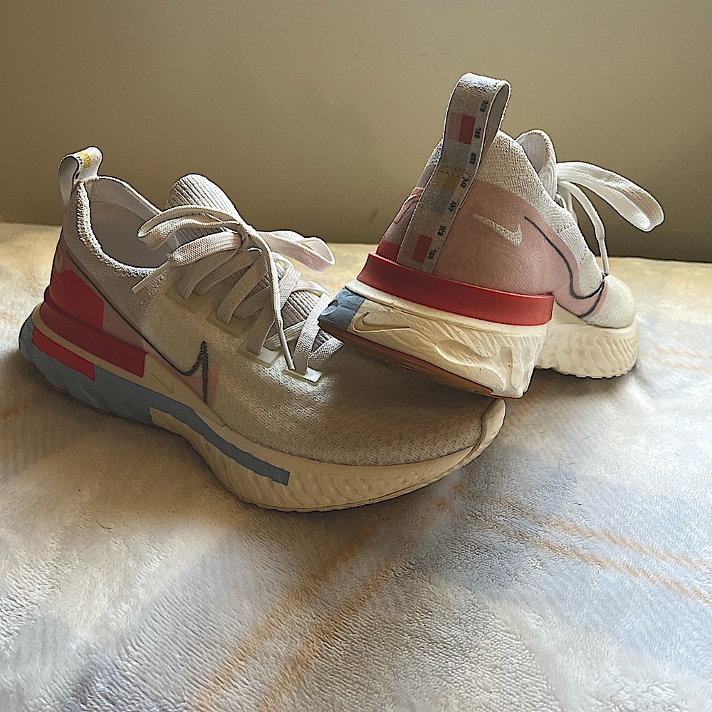 Nike React Infinity Run Flyknit Psychic blue women’s coral sneakers size 9